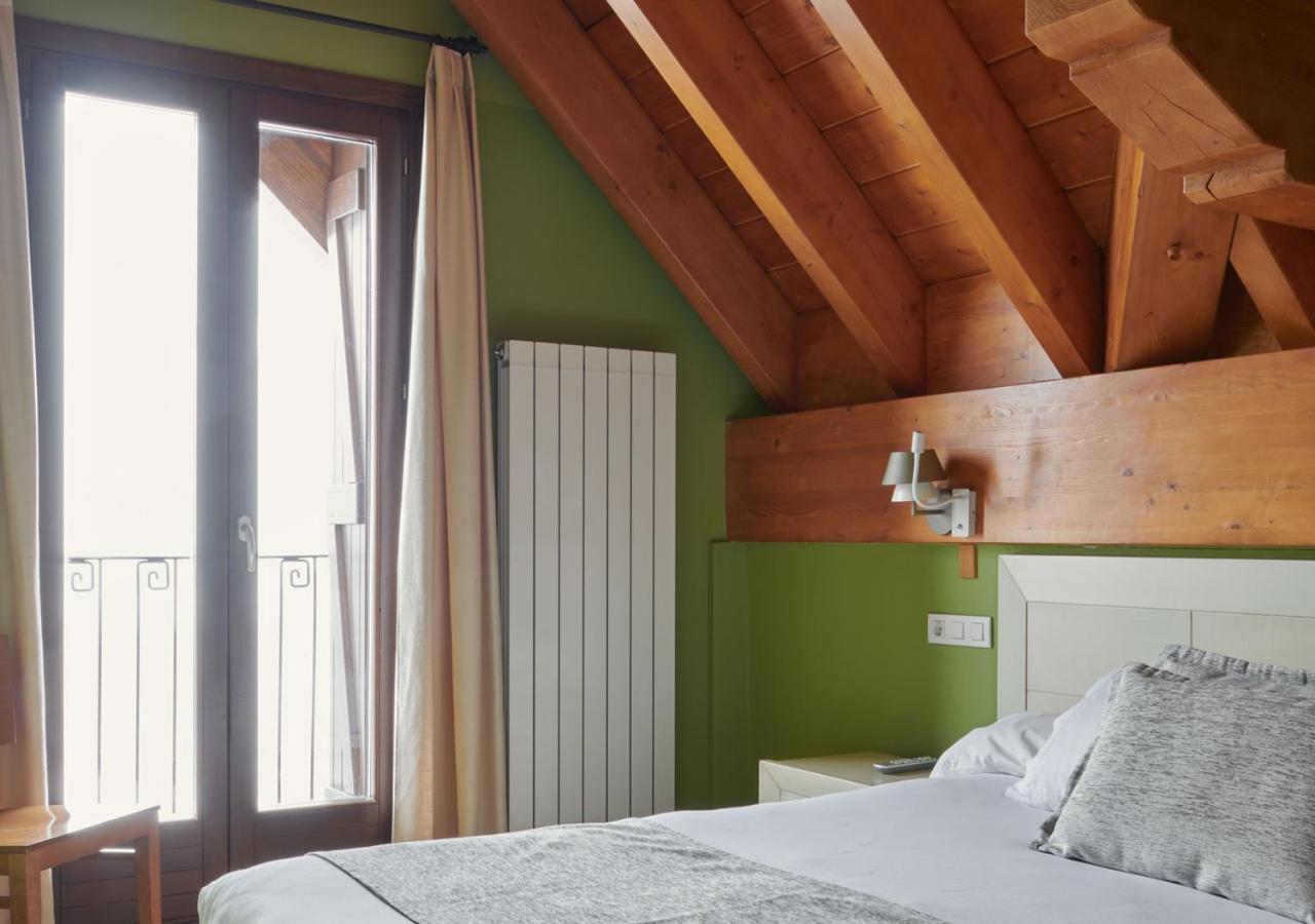 Apartahotel Tres Quinones Sallent de Gállego Kültér fotó