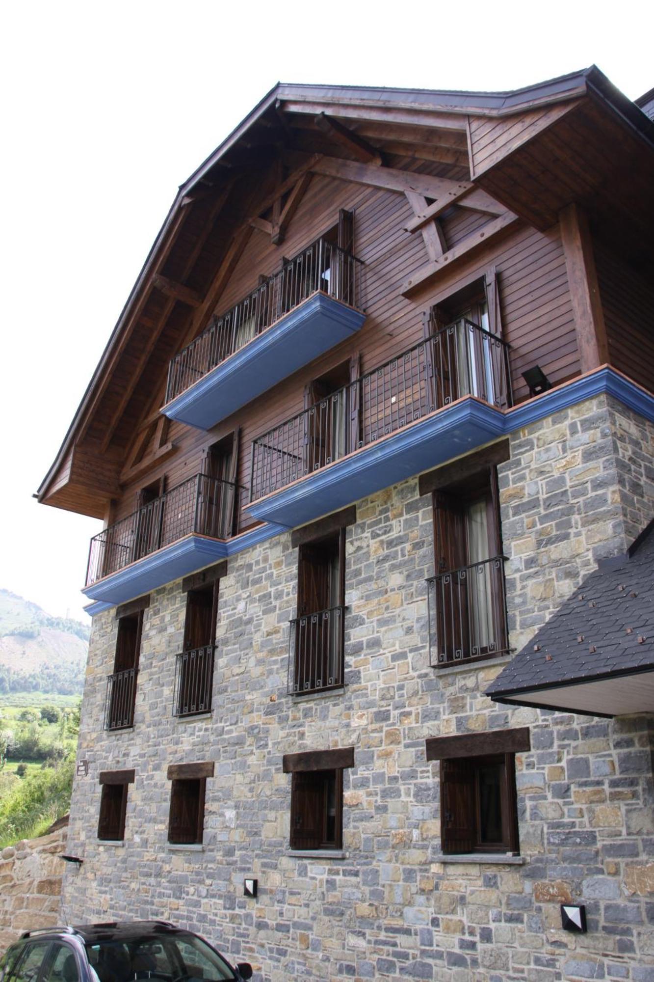 Apartahotel Tres Quinones Sallent de Gállego Kültér fotó