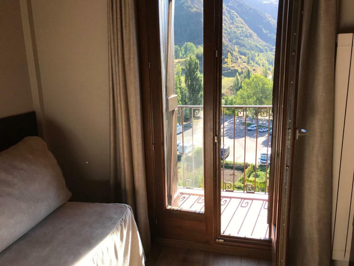 Apartahotel Tres Quinones Sallent de Gállego Kültér fotó