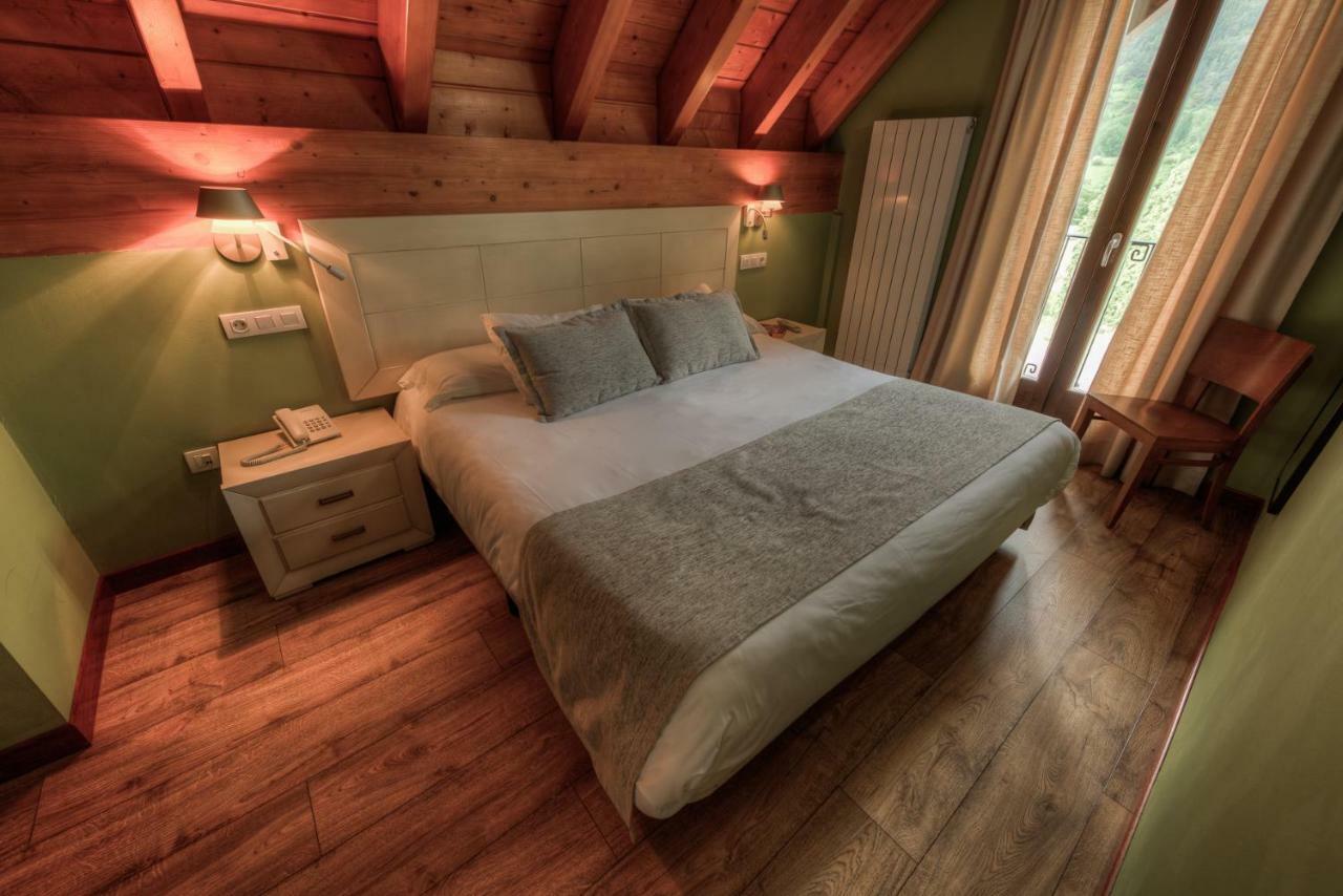 Apartahotel Tres Quinones Sallent de Gállego Kültér fotó